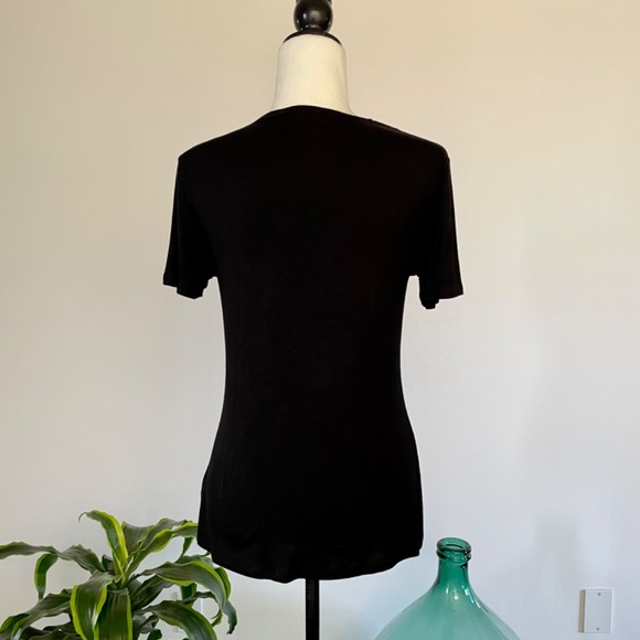 ** SOLD ** NWOT Black keyhole peekaboo shirt - Sz M - Picture 5 of 7